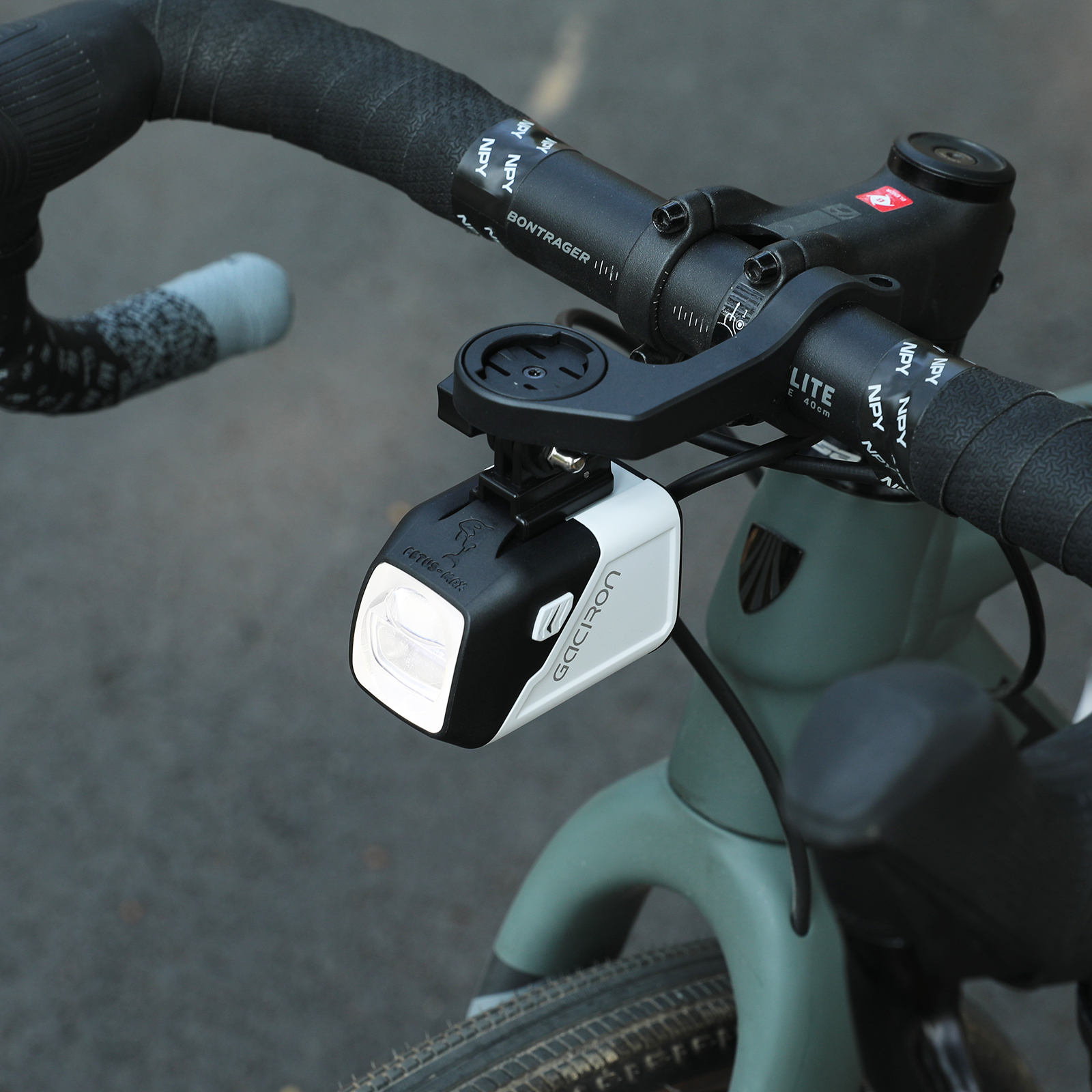 Gaciron Cetus-Max 2000 Lumen Smart LED Bike Front Light IPX6 Rechargeable Aluminum Alloy Wireless Remote 7 Modes Night Cycling